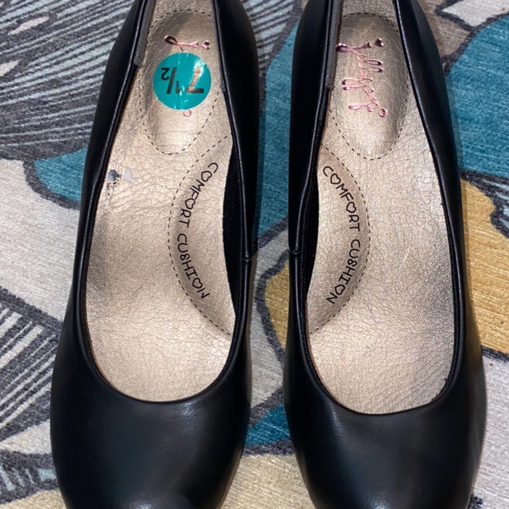 Size 7.5 low heels